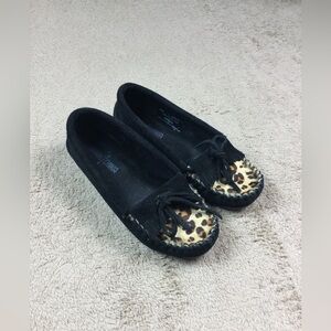 Girls black Minnetonka moccasins size 5
